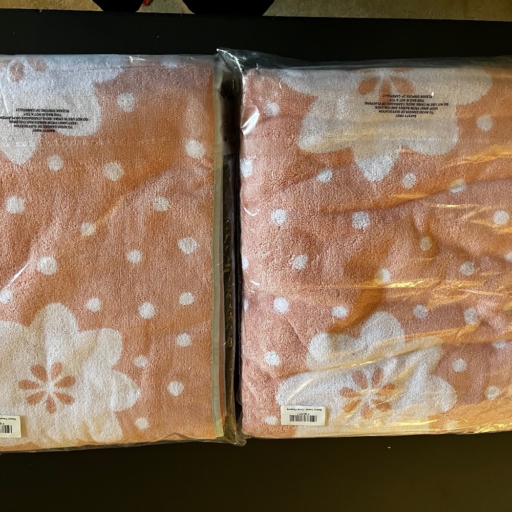 NWT Weezie Beach Towels PAIR